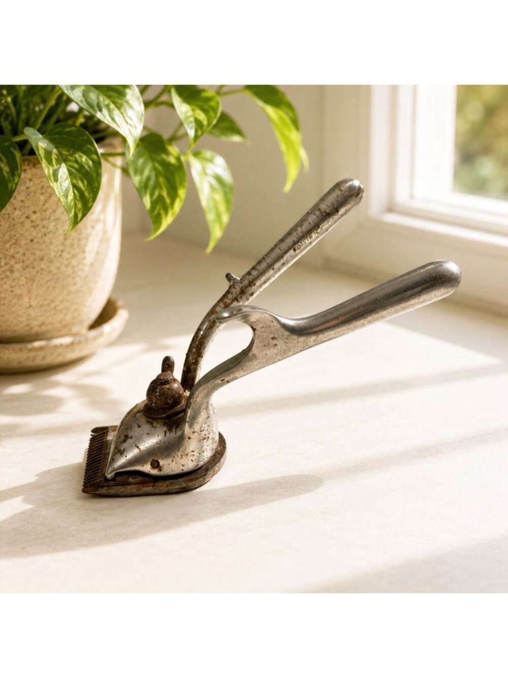 Vintage Manual Hair Clippers Rustic Barber Tool Antique Metal Grooming Collectib